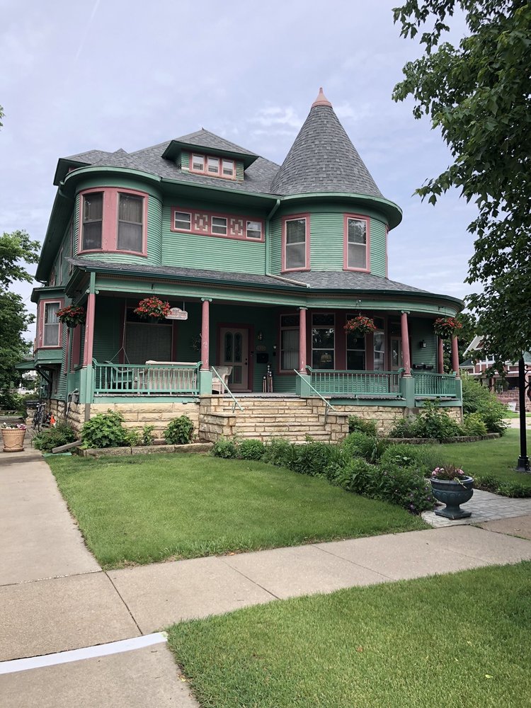 CARRIAGE HOUSE BED & BREAKFAST Updated September 2024 1133 Broad St