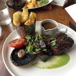 The Tailors Arms - Filet steak. The steak was good, the peppersauce excellent - the chips? Inedible