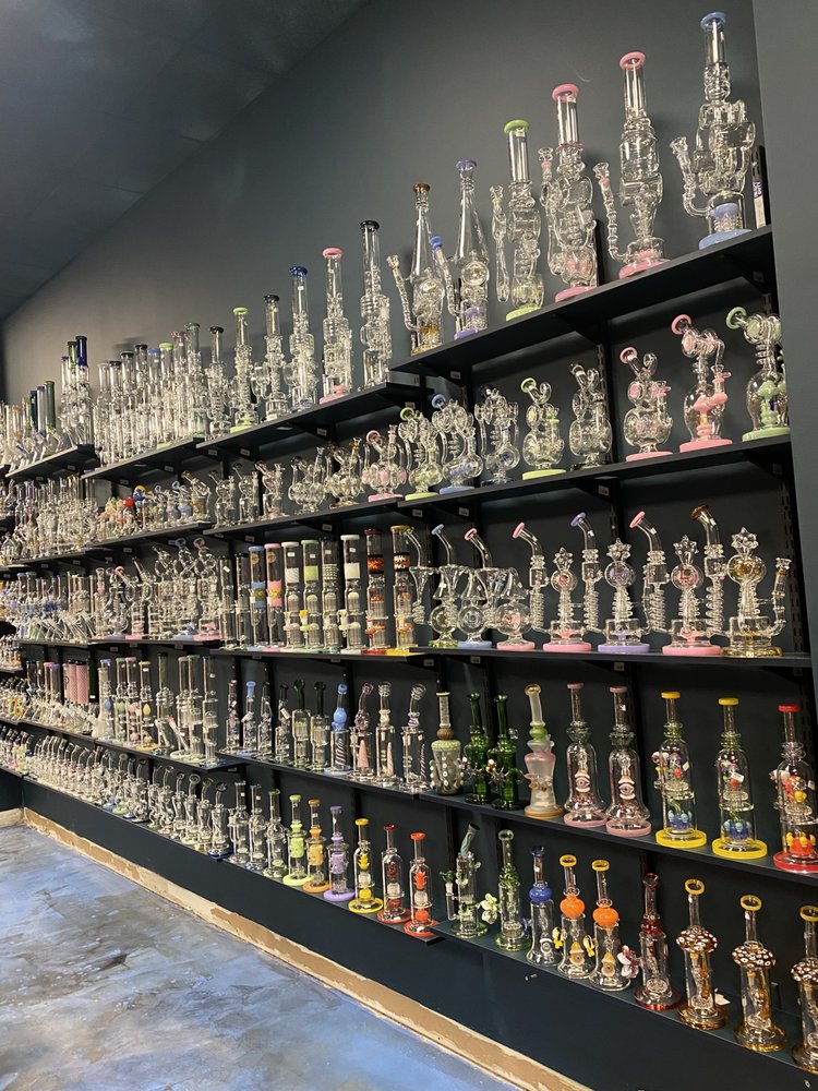 SMOKE TIMES Updated September 2024 30 Photos 207 N Providence Rd