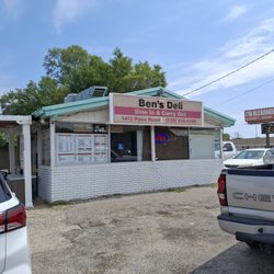 Ben's Deli - Outside