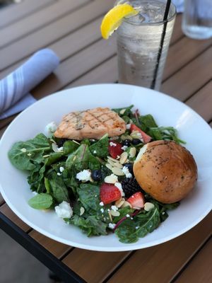 Houlihan's by null