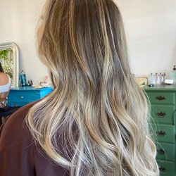 The Lox Salon - Color//cut//style by Lisett Munoz