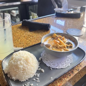 Le Thai - 3 Color Curry - Thai Near Me - Las Vegas, Nevada