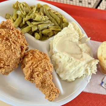 Bubba's Cooks Country - Dallas - 2 Piece Chicken - American Near Me - Dallas, Texas