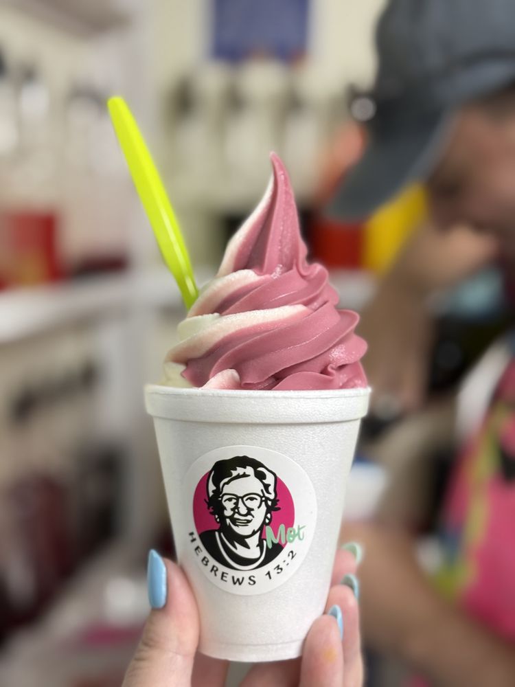 Mot’s Shaved Ice Logo