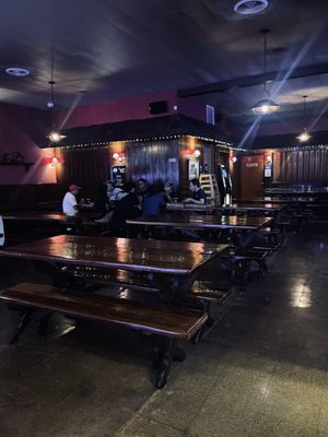 Me-n-Ed's Pizza Parlor by null