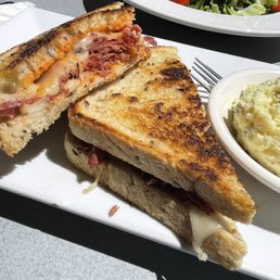 Rueben w/fries...