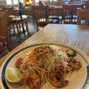 Que Viet - Grilled Shrimp Green Papaya Salad / Goi Du Du Tom Nuong - Vietnamese Near Me - San Francisco, California