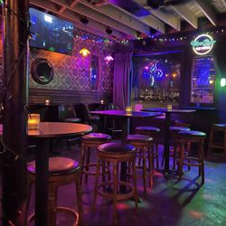 Salty Frog - Seating