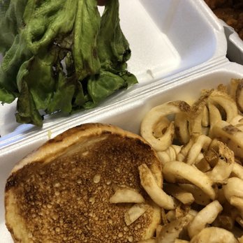 Hooters - Does this look like good lettuce? - American Near Me - Countryside, Illinois
