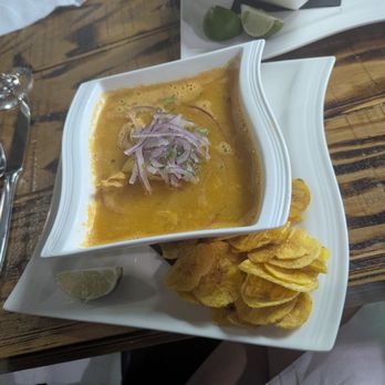 Ave Maria Gastro Lounge - Encebollado - Lounges Near Me - Casselberry, Florida
