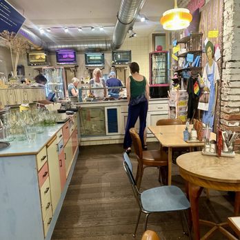 Vollpension Generationencafé - Cake counter! - Cafes Near Me - Vienna, 9 Vollpension Generationencafé - Cake counter! - Cafes Near Me - Vienna, 9
