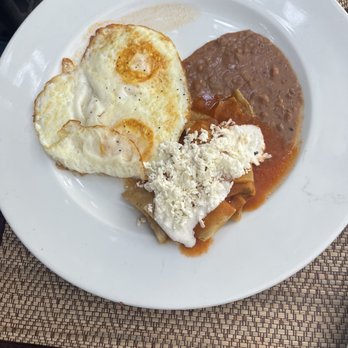 Maque - Eggs, Chilaquiles, refied beans - Breakfast & Brunch Near Me - México, D.F., DIF Maque - Eggs, Chilaquiles, refied beans - Breakfast & Brunch Near Me - México, D.F., DIF