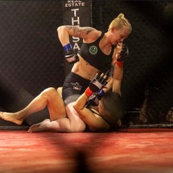 Cies MMA - Barb Ciesnolevicz, first Professional MMA win by first round TKO