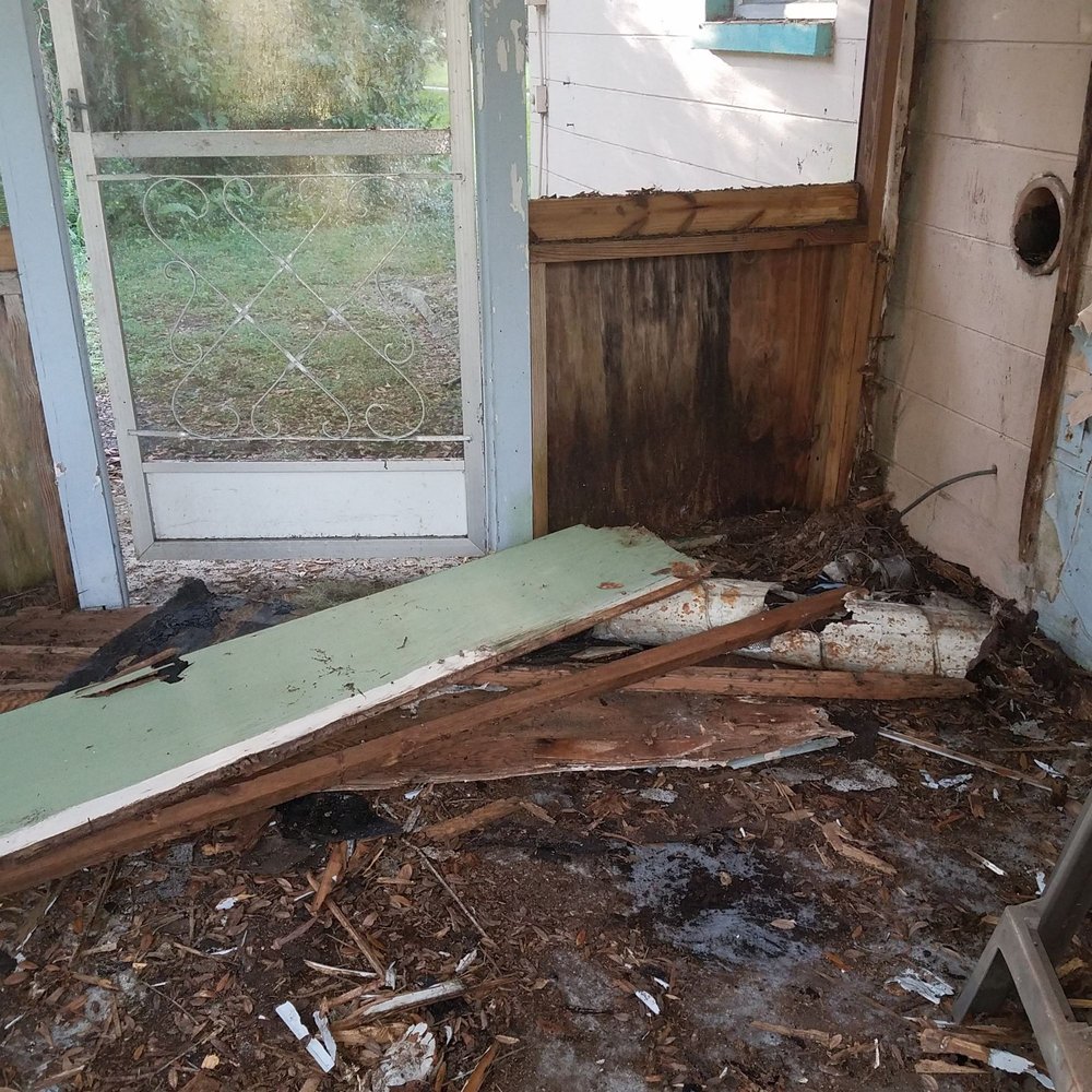 Slide of Curry's Roofing