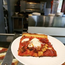 Val’s Pizzeria - By the slice!