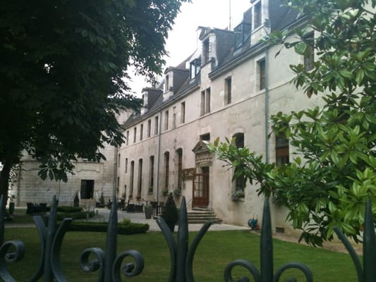 Hôtel de Bourbon Mercure Bourges Centre – Jardin - Parking privé gratuit by null
