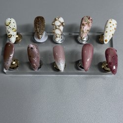 Maggie's Nails & Spa - Winter