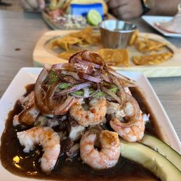 Tostada de pulpo y camarón