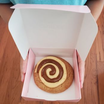 Crumbl - Alpharetta - Dulce de leche - Bakeries Near Me - Alpharetta, Georgia