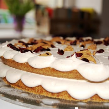 Velicious - glutenfreie Cranberry Erdnuss Torte - Cafes Near Me - Berlin, BE Velicious - glutenfreie Cranberry Erdnuss Torte - Cafes Near Me - Berlin, BE