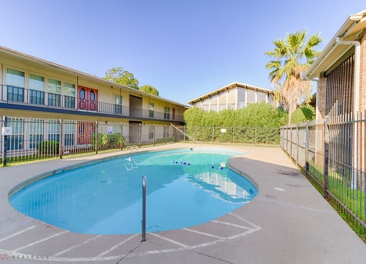 SHANGRILA APARTMENTS Updated October 2024 10 Photos 2000 E 24th