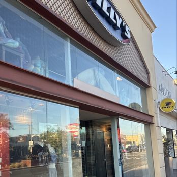 Tillys - Men's Clothing Near Me - Long Beach, California Tillys - Men's Clothing Near Me - Long Beach, California