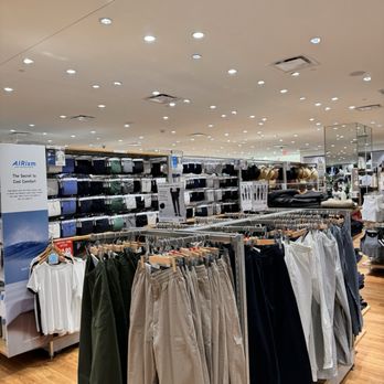 Uniqlo - Women's Clothing Near Me - East Rutherford, New Jersey