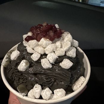 Oakobing - Black Sesame Shaved Ice - Ice Cream & Frozen Yogurt Near Me - Pasadena, California