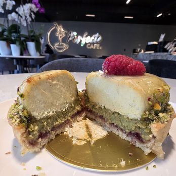 Perfecto - Pistachio tart - Cafes Near Me - North Vancouver, British Columbia