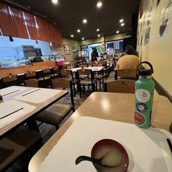 Genki Sushi House Restaurant - Dining room