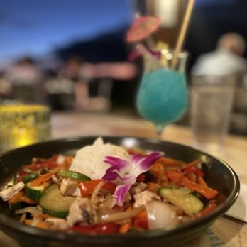 Castaway Cafe - Stir fry & Blue Hawaiian - American Near Me - Lahaina, Hawaii