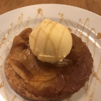 Ginos - Torta di mela (Apple tart with vanilla ice cream) - Italian Near Me - Córdoba, Colorado