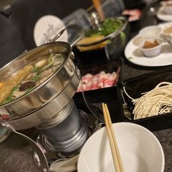 GuDong Hot Pot - GuDong Classical Plan with Pot Package A Mushroom Soup Base