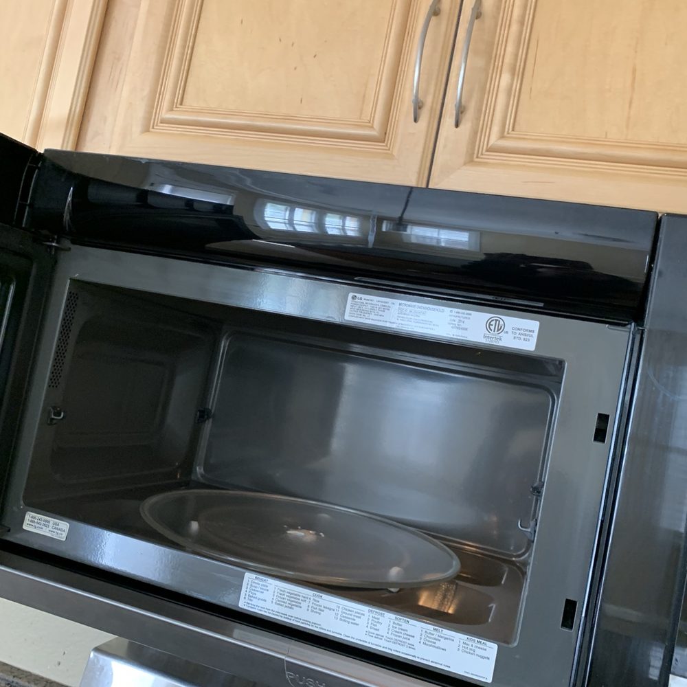 Yaz’s Cleaning Services - Another clean microwave- so happy (microwave is almost 10 years old) - Home Cleaning Near Me