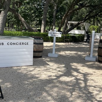 Signor Vineyards - Wine Tasting Room Near Me - Fredericksburg, Texas