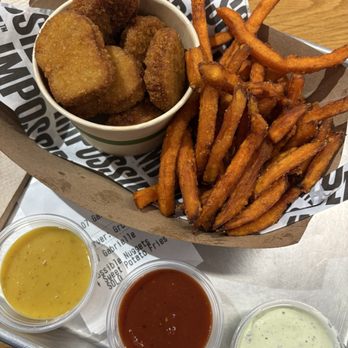 Gott's Roadside - Impossible chicken nuggets - New American Near Me - Palo Alto, California