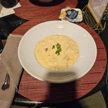 Bonavista Lounge - Clam chowder - Lounges Near Me - Los Angeles, California Bonavista Lounge - Clam chowder - Lounges Near Me - Los Angeles, California