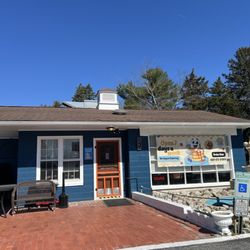 The Cracked Egg Cafe - Outside