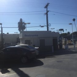Chevron - At least they got restrooms here and open to the public. Some places always say that the restrooms are down
