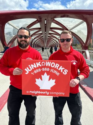 What makes us different? - Junk Works provides a top-rated, fast, safe and eco-friendly disposal service at affordable prices to make the whole process easy for you. Our experienced team will have the manpower to haul off your items without damaging any of your home or business on the way out.
Our king size trucks are 20% bigger than our competitors; bring you king size savings with more volume for less money.
We're a locally owned business proudly serving Calgary South! What makes us different? - Junk Works provides a top-rated, fast, safe and eco-friendly disposal service at affordable prices to make the whole process easy for you. Our experienced team will have the manpower to haul off your items without damaging any of your home or business on the way out.
Our king size trucks are 20% bigger than our competitors; bring you king size savings with more volume for less money.
We're a locally owned business proudly serving Calgary South!