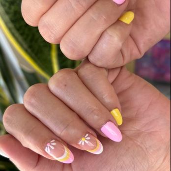 Cherie Nail Lounge - Nails by Nhu (Emma) - Nail Salons Near Me - Los Angeles, California