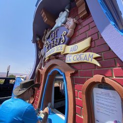 Piggy’s Shaved Ice - Store