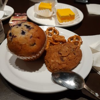 Plaza Premium Lounge - Snacks - Airport Lounges Near Me Plaza Premium Lounge - Snacks - Airport Lounges Near Me