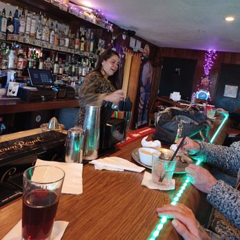 The Pearl Seaside - Great service - Dive Bars Near Me - Seaside, Oregon