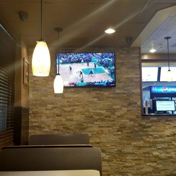 Chicago Chicken Coop - TV screens, you can watch sports!!! - Chicken Wings Near Me - Chicago, Illinois