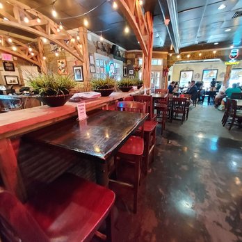 Henry’s Puffy Tacos - Interior seating - Mexican Near Me - San Antonio, Texas