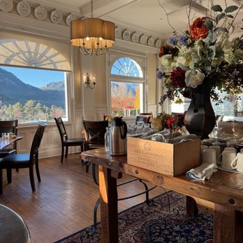 Brunch & - Interior - Breakfast & Brunch Near Me - Estes Park, Colorado