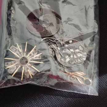 Eco Town Select - brooches - Used, Vintage & Consignment Near Me - Honolulu, Hawaii Eco Town Select - brooches - Used, Vintage & Consignment Near Me - Honolulu, Hawaii