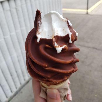 Kurver Kreme - Vanilla dipped in chocolate - Ice Cream & Frozen Yogurt Near Me - Albany, New York